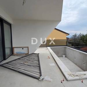 CRIKVENICA, JADRANOVO - luksuzna dvojna kuća s bazenom, 134m2