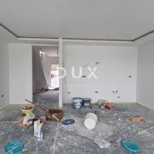 CRIKVENICA, JADRANOVO - luksuzna dvojna kuća s bazenom, 134m2