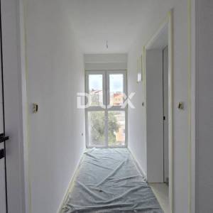 CRIKVENICA, JADRANOVO - luksuzna dvojna kuća s bazenom, 134m2