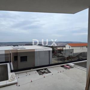 CRIKVENICA, JADRANOVO - luksuzna dvojna kuća s bazenom, 134m2