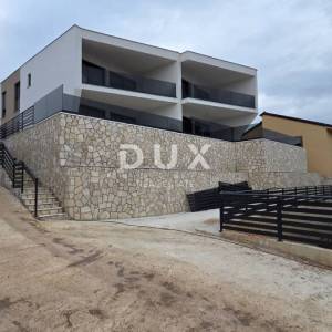 CRIKVENICA, JADRANOVO - luksuzna dvojna kuća s bazenom, 134m2