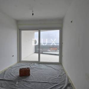 CRIKVENICA, JADRANOVO - luksuzna dvojna kuća s bazenom, 134m2