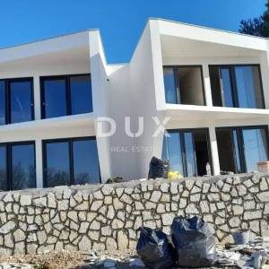 CRIKVENICA, JADRANOVO - Moderna vila, dva stana s bazenima i pogledom na more, 265m2