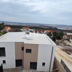 CRIKVENICA, JADRANOVO - Moderna dvojna vila s bazenom i pogledom na more, 135m2