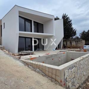 CRIKVENICA, JADRANOVO - Moderna dvojna vila s bazenom i pogledom na more, 130m2