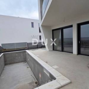 CRIKVENICA, JADRANOVO - vila s bazenom i pogledom, 277m2