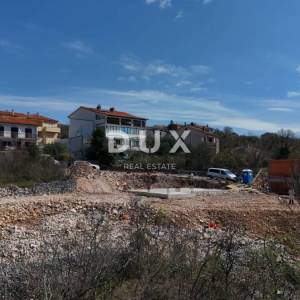 CRIKVENICA, JADRANOVO - Zemljište s gotovim temeljima i projektom s predivnim pogledom na more, 703m2