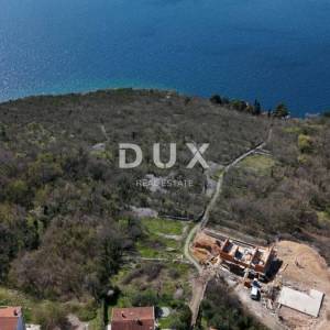 CRIKVENICA, JADRANOVO - Zemljište s gotovim temeljima i projektom s predivnim pogledom na more, 703m2