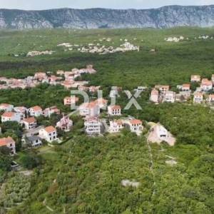 CRIKVENICA, JADRANOVO - Zemljište s gotovim temeljima i projektom s predivnim pogledom na more, 703m2