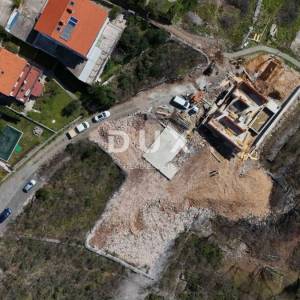 CRIKVENICA, JADRANOVO - Zemljište s gotovim temeljima i projektom s predivnim pogledom na more, 703m2