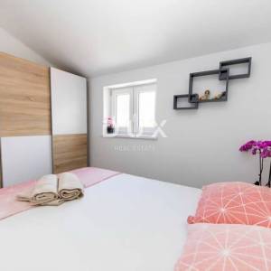 CRIKVENICA - Kuća s 3 apartmana, pogled na more – samo 200 m od plaže