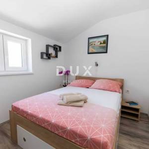 CRIKVENICA - Kuća s 3 apartmana, pogled na more – samo 200 m od plaže