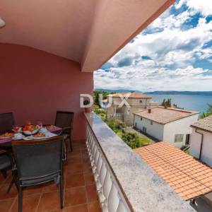 CRIKVENICA - Kuća s 3 apartmana, pogled na more – samo 200 m od plaže