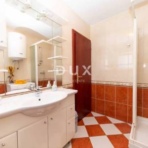 CRIKVENICA - Kuća s 3 apartmana, pogled na more – samo 200 m od plaže