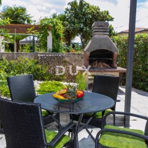 CRIKVENICA - Kuća s 3 apartmana, pogled na more – samo 200 m od plaže