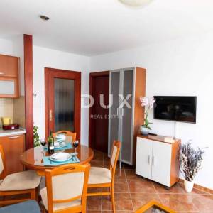 CRIKVENICA - Kuća s 3 apartmana, pogled na more – samo 200 m od plaže