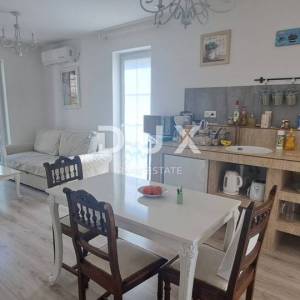 CRIKVENICA - Moderan stan u Crikvenici, 100 m od mora, terasa i pogled na more