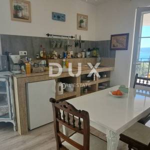 CRIKVENICA - Moderan stan u Crikvenici, 100 m od mora, terasa i pogled na more
