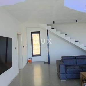 CRIKVENICA - Novogradnja, luksuzna kuća neto 340 m2!