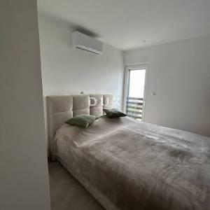CRIKVENICA - Penthouse s bazenom, 100 m² terase i panoramskim pogledom na more
