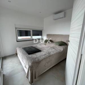 CRIKVENICA - Penthouse s bazenom, 100 m² terase i panoramskim pogledom na more
