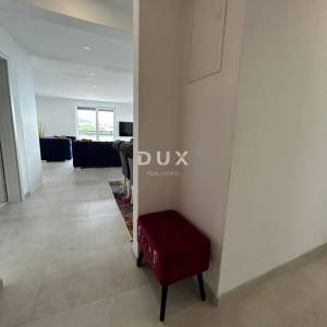 CRIKVENICA - Penthouse s bazenom, 100 m² terase i panoramskim pogledom na more