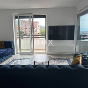 CRIKVENICA - Penthouse s bazenom, 100 m² terase i panoramskim pogledom na more