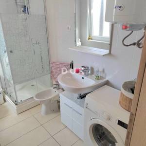 CRIKVENICA - Prvi red do mora, moderno uređen apartman u srcu Crikvenice
