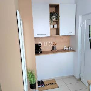 CRIKVENICA - Prvi red do mora, moderno uređen apartman u srcu Crikvenice