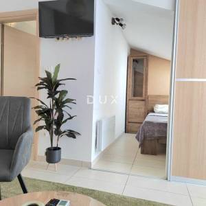 CRIKVENICA - Prvi red do mora, moderno uređen apartman u srcu Crikvenice