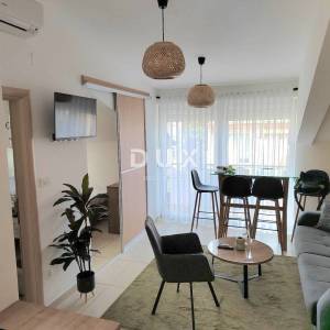 CRIKVENICA - Prvi red do mora, moderno uređen apartman u srcu Crikvenice
