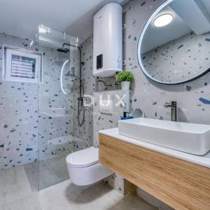CRIKVENICA, SELCE - Ekskluzivna vila s bazenom na top lokaciji u Selcu – 200 m od mora