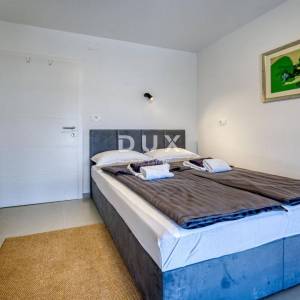CRIKVENICA, SELCE - Ekskluzivna vila s bazenom na top lokaciji u Selcu – 200 m od mora