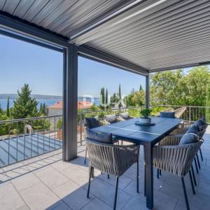 CRIKVENICA, SELCE - Ekskluzivna vila s bazenom na top lokaciji u Selcu – 200 m od mora