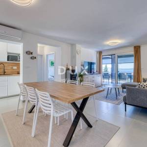 CRIKVENICA, SELCE - Ekskluzivna vila s bazenom na top lokaciji u Selcu – 200 m od mora