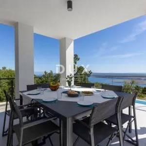 CRIKVENICA, ŠMRIKA - Luksuzna vila s bazenom i predivnim pogledom na more