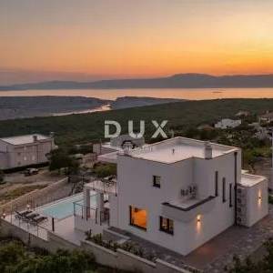 CRIKVENICA, ŠMRIKA - Luksuzna vila s bazenom i predivnim pogledom na more