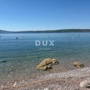 CRIKVENICA - stan 87 m2, 2S+DB, UDALJEN SAMO 50 METARA OD PLAŽE! PRILIKA! HITNA PRODAJA!