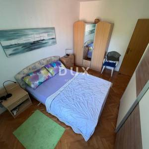 CRIKVENICA - stan 87 m2, 2S+DB, UDALJEN SAMO 50 METARA OD PLAŽE! PRILIKA! HITNA PRODAJA!
