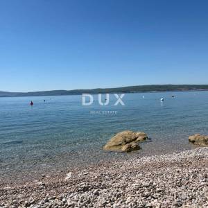 CRIKVENICA - stan 87 m2, 2S+DB, UDALJEN SAMO 50 METARA OD PLAŽE! PRILIKA! HITNA PRODAJA!