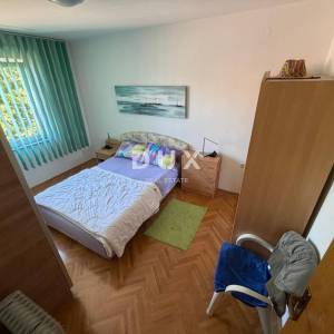 CRIKVENICA - stan 87 m2, 2S+DB, UDALJEN SAMO 50 METARA OD PLAŽE! PRILIKA! HITNA PRODAJA!