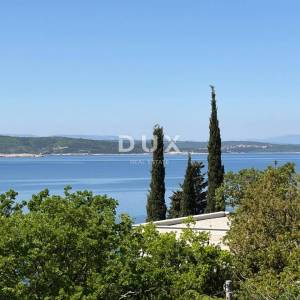 CRIKVENICA - stan 87 m2, 2S+DB, UDALJEN SAMO 50 METARA OD PLAŽE! PRILIKA! HITNA PRODAJA!