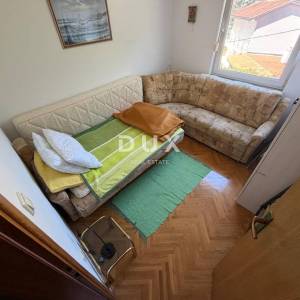 CRIKVENICA - stan 87 m2, 2S+DB, UDALJEN SAMO 50 METARA OD PLAŽE! PRILIKA! HITNA PRODAJA!