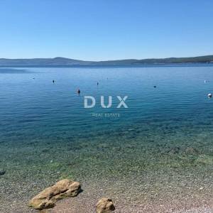 CRIKVENICA - stan 87 m2, 2S+DB, UDALJEN SAMO 50 METARA OD PLAŽE! PRILIKA! HITNA PRODAJA!