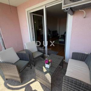 CRIKVENICA - stan 87 m2, 2S+DB, UDALJEN SAMO 50 METARA OD PLAŽE! PRILIKA! HITNA PRODAJA!