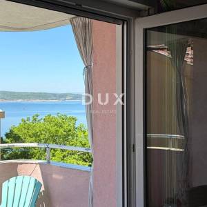 CRIKVENICA - stan 87 m2, 2S+DB, UDALJEN SAMO 50 METARA OD PLAŽE! PRILIKA! HITNA PRODAJA!
