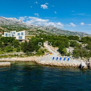 DALMACIJA, KARLOBAG - Ekskluzivna luksuzna vila 1. red do mora