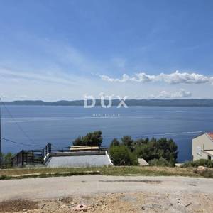 DALMACIJA, PISAK – Dvosobni stanovi s krovnom terasom