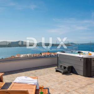 DALMACIJA, ŠIBENIK - Luksuzna villa sa bazenom nogometnim igralištem i saunom