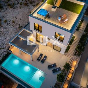 DALMACIJA, ŠIBENIK - Luksuzna villa sa bazenom nogometnim igralištem i saunom